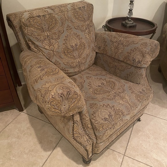 2 Wesley Hall fireside chairs - Picture 2 of 2